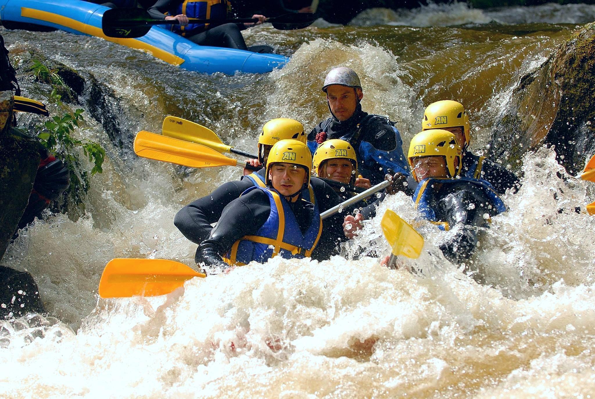 Anspruchsvolle Rafting-Tour in Saint-Martin-du-Puy - Morvan mit AN Rafting Morvan.