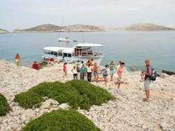Vue du bateau Plava Laguna pendant la balade en bateau dans le parc national de Kornati avec Snorkeling avec Kornat Excursions.