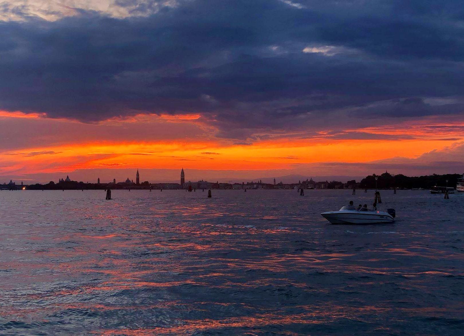Excursion privée au coucher du soleil à Venise avec Venice Boat Experience.