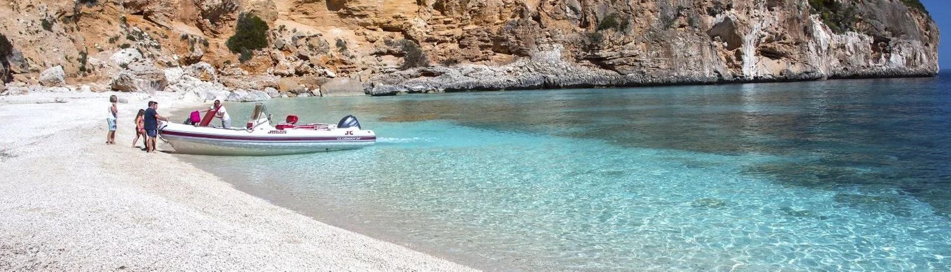 The golden beach that you can visit during the rib boat trip in the Gulf of Orosei with Dovesesto Cala Gonone.