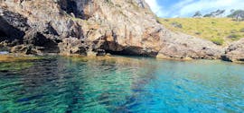Un des paysages que vous pouvez voir pendant le Safari en Jet Ski à la Grotte de Jack Sparrow avec Snorkeling avec Alcudiajets.