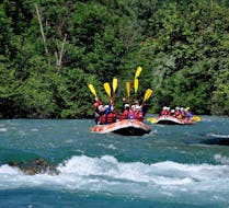 A group of people enjoying the rafting on the Stura di Demonte river with Stiera Village Rafting.