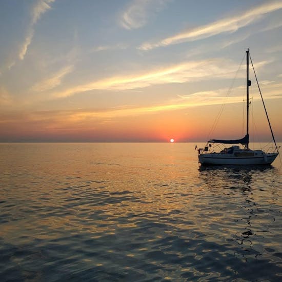 Giro in barca a Cefalù al tramonto per ammirare la costa.