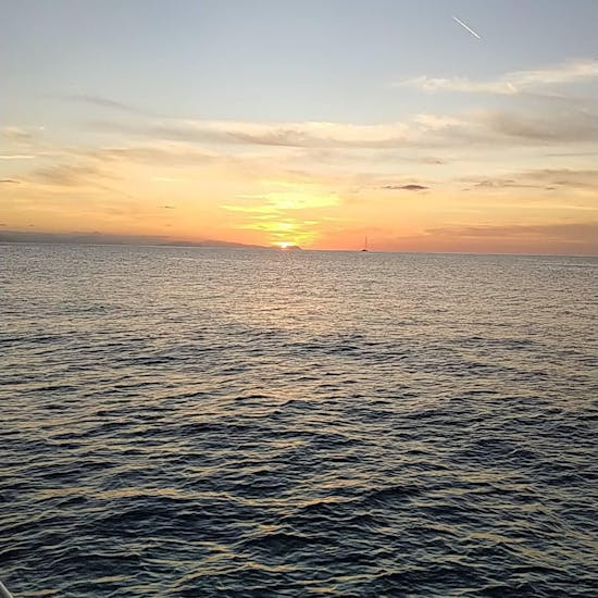 Foto van de zee tijdens de privé boottocht bij zonsondergang in Cefalù met sightseeing met Sea Land Tours Cefalù.
