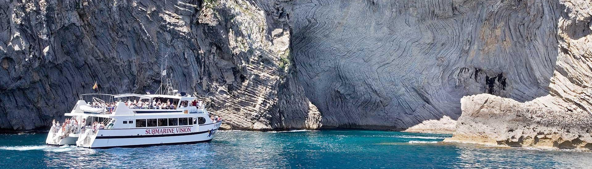 A vessels is doing a boat trip to Formentor Beach with Alcúdia Sea Trips.