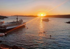 Coucher de soleil pendant l'excursion en bateau de Bugibba vers le Blue Lagoon au coucher du soleil organisée par Hornblower Cruises Bugibba.