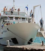 Vista del barco durante la excursión a la isla de Spinalonga desde Agios Nikolaos con nuestro socio Nostros Cruises.