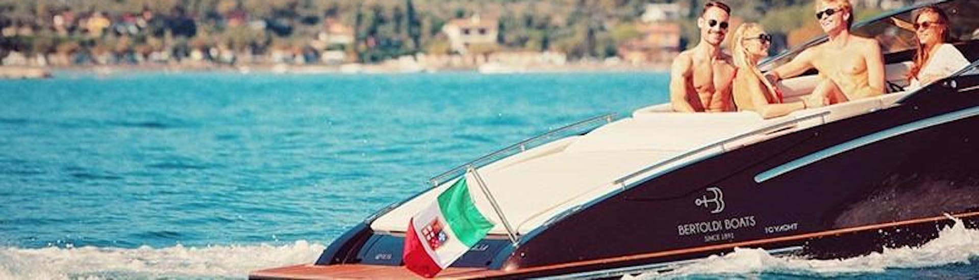Gita in barca privata sul Lago di Garda da Sirmione.