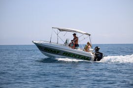 Noleggio barca (fino a 5 persone) alla spiaggia di Ammoudara con H2O Water Sports Heraklion.