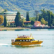 Un paseo en barco en el lago de Garda va a Limone y Malcesine con Speedy Boat Riva del Garda.