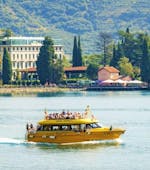Aperçu d'une balade en bateau sur le lac de Garde vers Limone et Malcesine avec Speedy Boat Riva del Garda.
