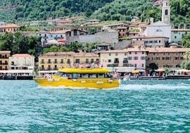 A boat goes on a trip to Sirmione and Bardolino in Lake Garda with Speedy Boat Riva del Garda.