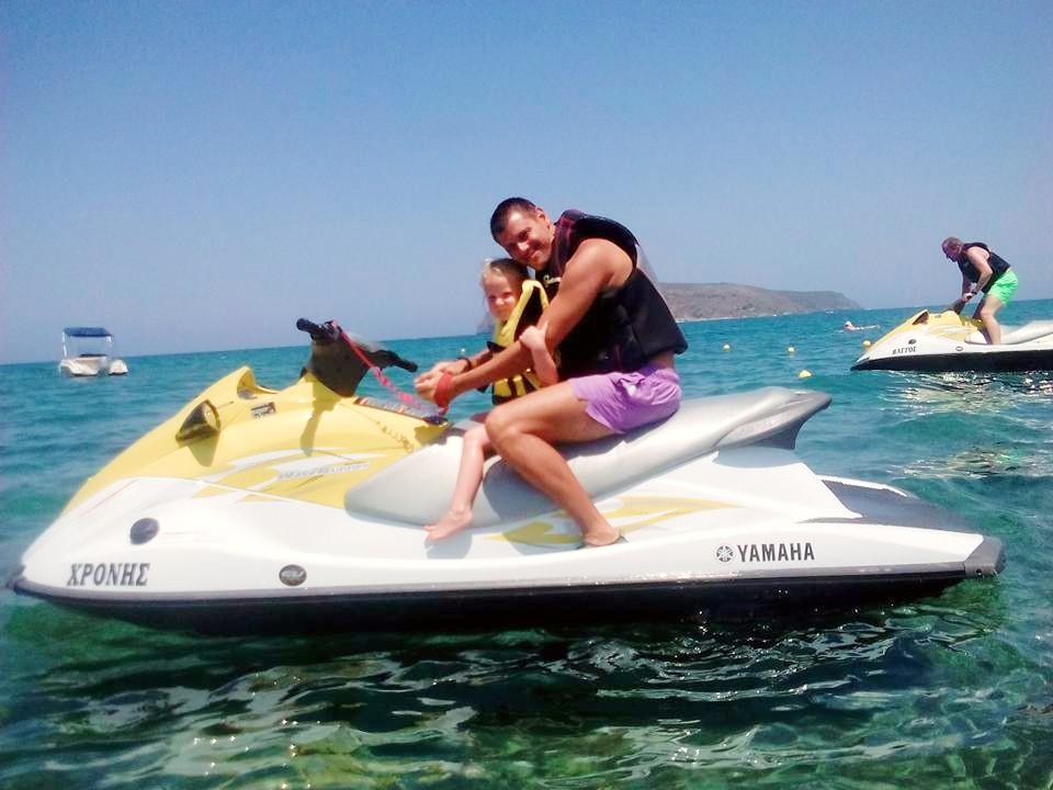 https://checkyeti.imgix.net/images/prod/products/18983/jet-ski-on-troulakis-beach-splish-splash-watersports.jpg