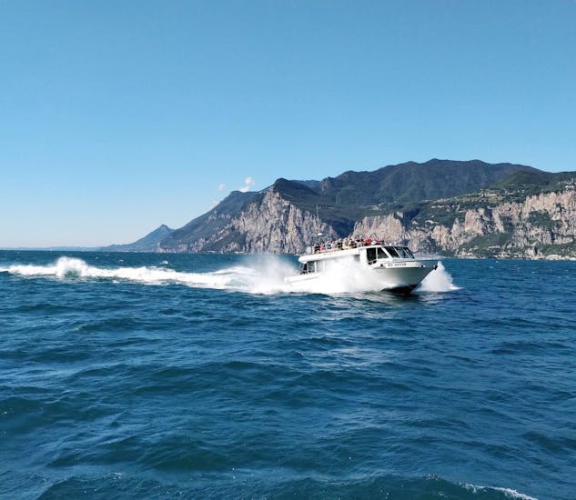 Participants of the Boat Transfer from Malcesine to Limone with Garda express Malcesine are enjoying the view of Lake Garda.