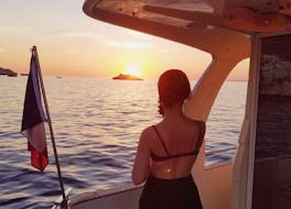 Vista del tramonto durante la gita in barca al tramonto nell'arcipelago di Frioul con Eco Calanques.
