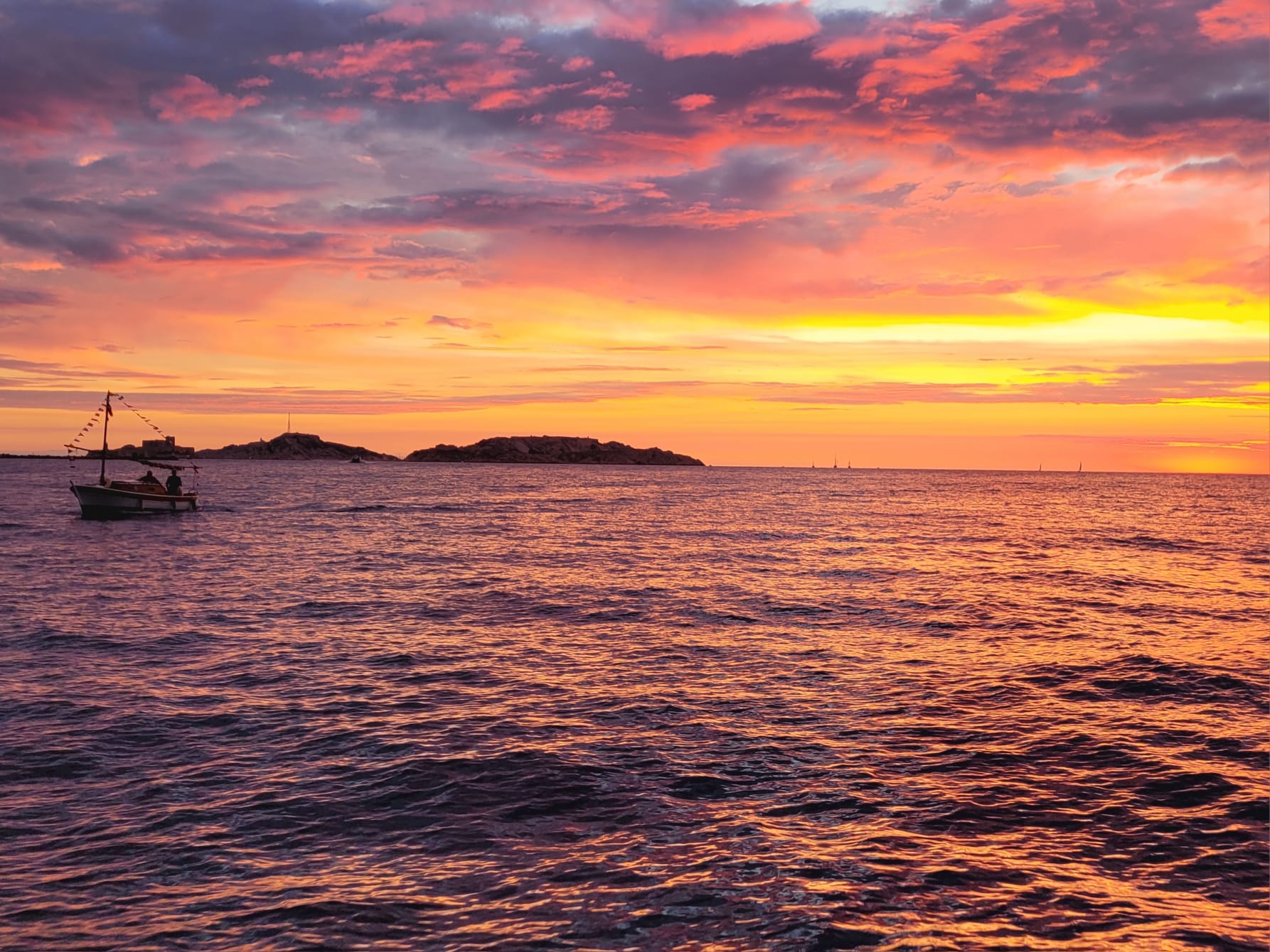 Bootstour zu den Frioul-Inseln bei Sonnenuntergang ab Marseille – Rechtes Ufer.