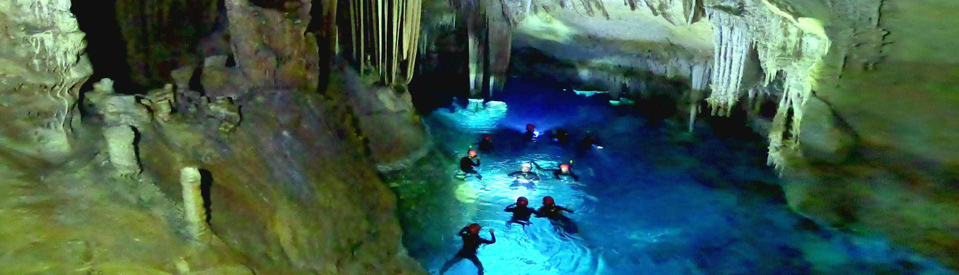 Excursion snorkeling à la grotte des pirates de Cala Varques.