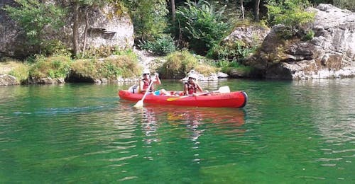 7km Kayak & Canoe Hire on the Tarn River - Discovery from Canoë Aigue Vive Gorges du Tarn Two friends are gently paddling and enjoying the landscapes during their Canoe Rental on the Tarn River - Discovery 7km tour with Canoë Aigue Vive Gorges du Tarn.