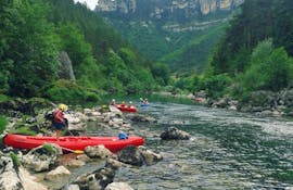 Friends are enjoying the natural wonders of the Tarn Gorges during their Canoe Rental on the Tarn River - Adventure 18km with Canoë Aigue Vive Gorges du Tarn.