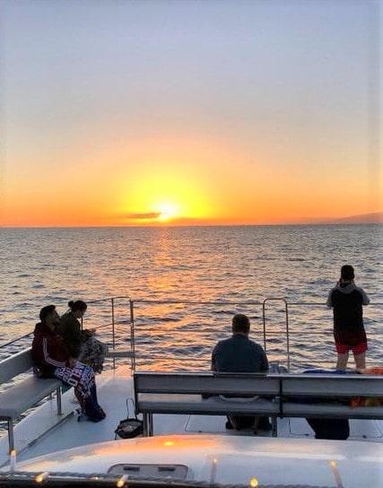 Katamarantour in Adeje mit Walbeobachtung zu Sonnenuntergang mit Monte Cristo Catamaran Tenerife.