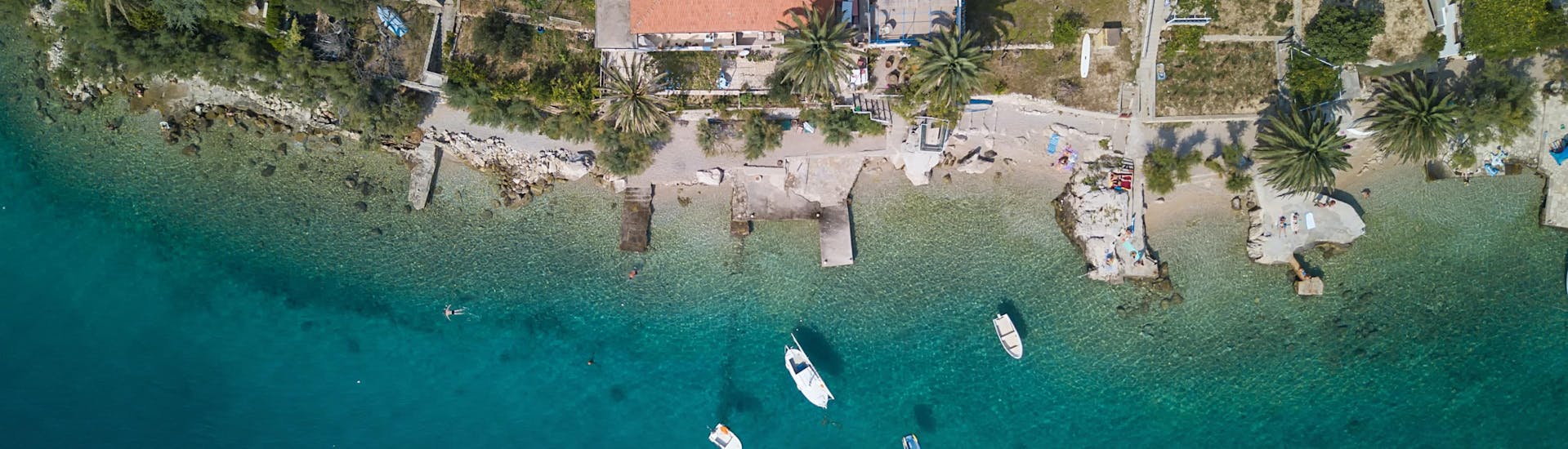 Privé boottocht van Solaris naar Pakleni Islands met zwemmen & toeristische attracties.