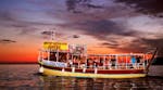 Une image du bateau Sandra pendant la balade en bateau pour observer les dauphins au départ de Medulin au coucher du soleil avec Medulin Excursions.