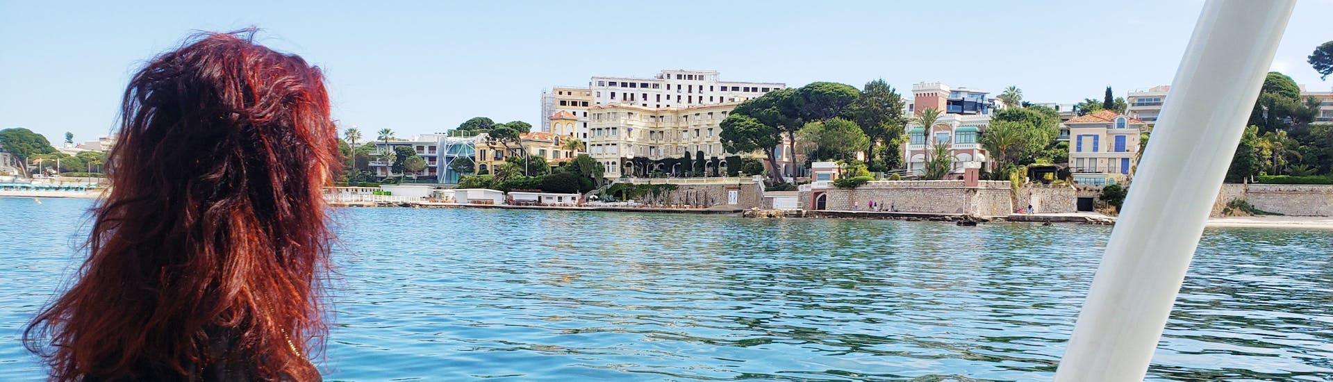 Privé Catamarantocht van Juan-les-Pins naar Côte d'Azur met toeristische attracties.