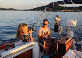 Le soleil se couche pendant une sortie en mer à Zadar avec The Day Sail Croatia.