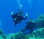 Due partecipanti al Corso SSI Open Water Diver a Cap d'Antibes per principianti con BeFree2Dive Villeneuve-Loubet.