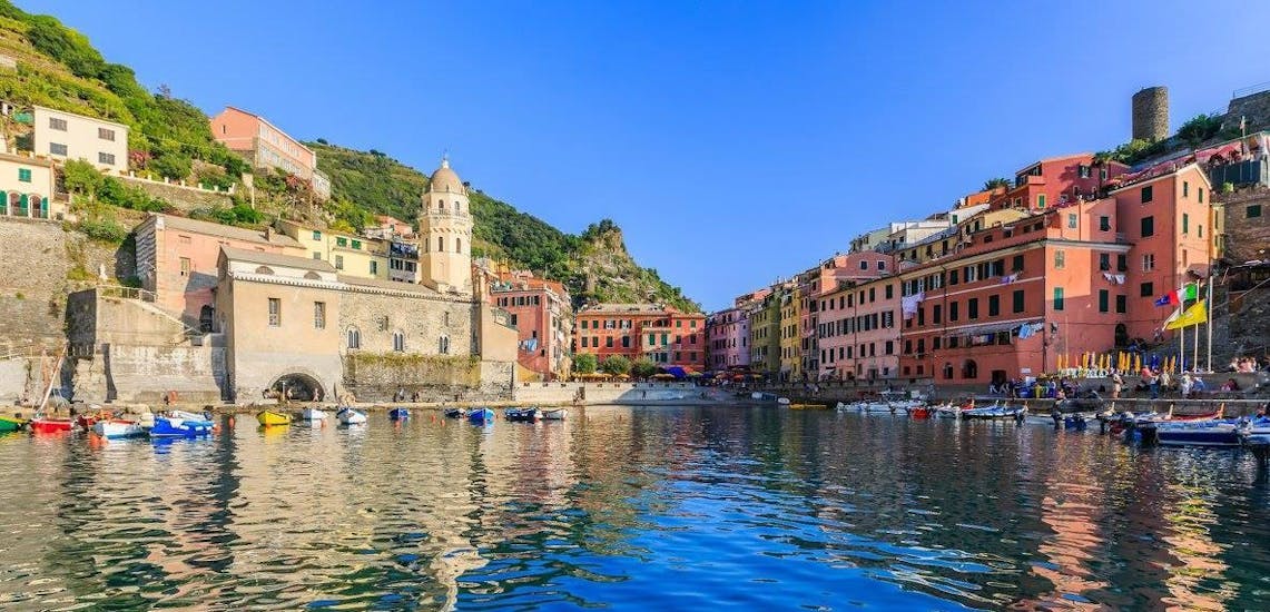 The amazing view of Vernazza during the boat trip from Levanto to Cinque Terre with Costa di Faraggiana Levanto.