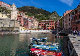 Die atemberaubende Aussicht auf Vernazza während der Bootstour von Levanto nach Cinque Terre mit Costa di Faraggiana Levanto.