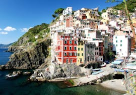 The colorful Riomaggiore during the boat trip to Riomaggiore and Monterosso with sightseeing with Cinque Terre Ferries.