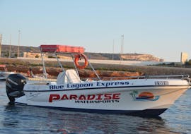 Transferimento in barca dal Porto Lounge Bay a Comino con Paradise Watersports. 