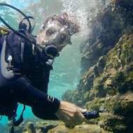 A man goes discover scuba diving in Agios Nikolaos with Pelagos Dive Center in Crete.