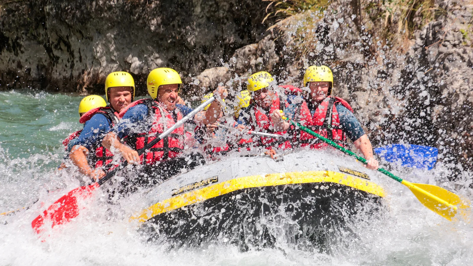 Sportliches Rafting durch die Verdonschlucht in Castellane.