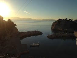 Zicht op de zonsondergang tijdens de privéboottocht bij zonsondergang naar de Frioul-eilanden vanuit Marseille met Balade en Mer.