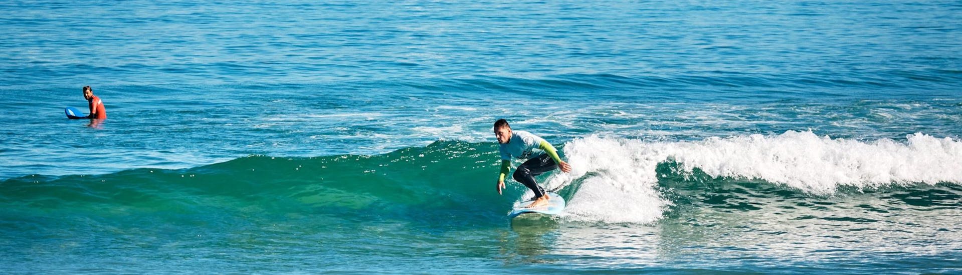 Privé surflessen in Peniche vanaf 8 jaar voor alle niveaus.
