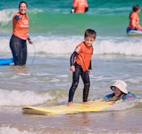 A kid doing surfing lessons on Cova da Alfarroba in Peniche with Special Surf 78.