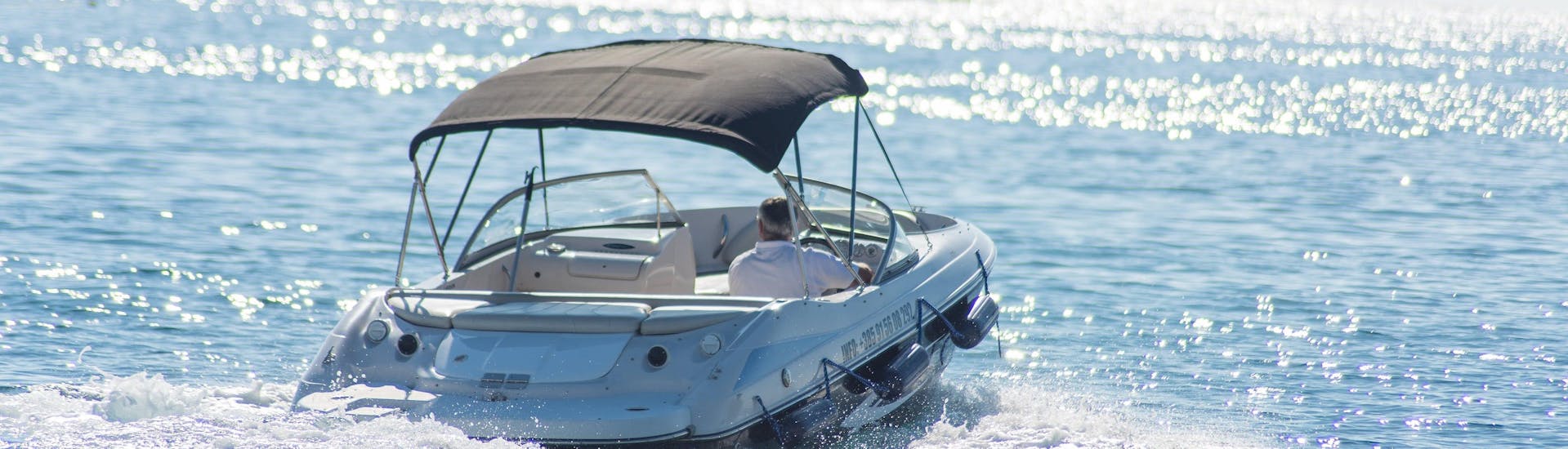 A boat rental in Porec for up to 6 people navigates across the Adriatic Sea with Parentium Charter.