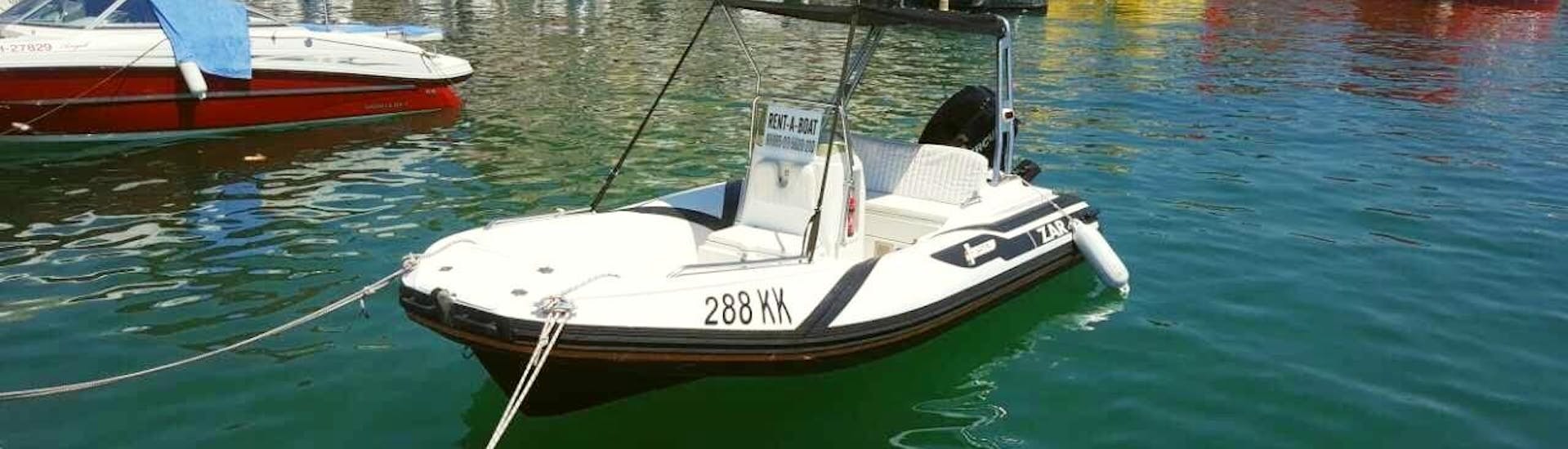Boat available for a motorboat rental for 5 people in Krk with Rent a Boat Phoenix.