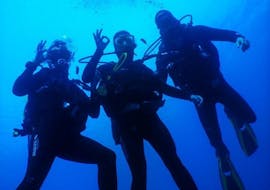 A group of people are taking part in the SSI open water diver course with Hippocampus Dive Center in Pula.