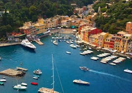 Il paesino colorato di Portofino è il punto culminante di questa gita in barca privata a Portofino e San Fruttuoso da Levanto.