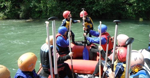 rafting-on-the-moell-in-obervellach-sporterlebnis-camp-pristavec-obervellach A group from the Sporterlebnis Camp Pristavec Obervellach rafting on the Möll in Obervellach.