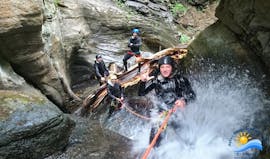 An advanced group of the Sporterlebnis Camp Pristavec Obervellach canyoning in the Wunzenschlucht.