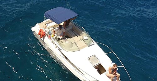 Gita privata in barca da Calheta con bagno in mare e osservazione della fauna selvatica con On Tales Madeira Gita privata in barca da Calheta con bagno in mare e osservazione della fauna selvatica con On Tales Madeira.