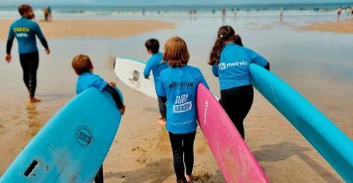 Lezioni di surf a Matosinhos da 5 anni per tutti i livelli con Fish Surf School Matosinhos Lezioni di surf a Matosinhos da 5 anni per tutti i livelli con Fish Surf School Matosinhos.