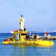 Vista del barco con fondo de cristal en Rodas con Yellow Submarine Rhodes.