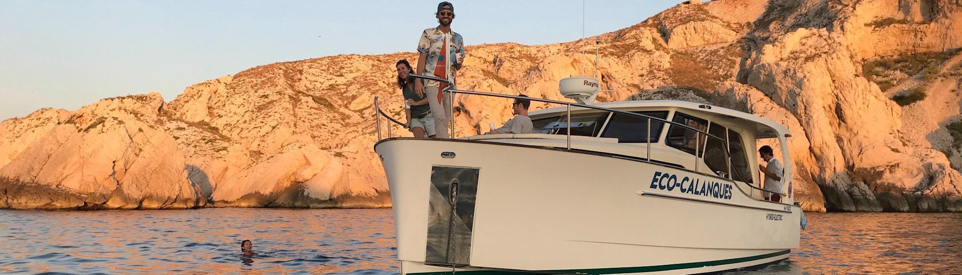 Gita in barca privata al tramonto nell'arcipelago delle Frioul con Eco Calanques Marseille.