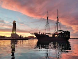 Gita in barca dei pirati intorno a Rethymno al tramonto, a Creta con Dolphin Cruises Crete.