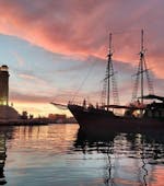 Vista del tramonto durante la gita su barca dei pirati intorno a Rethymno, con Dolphin Cruises.